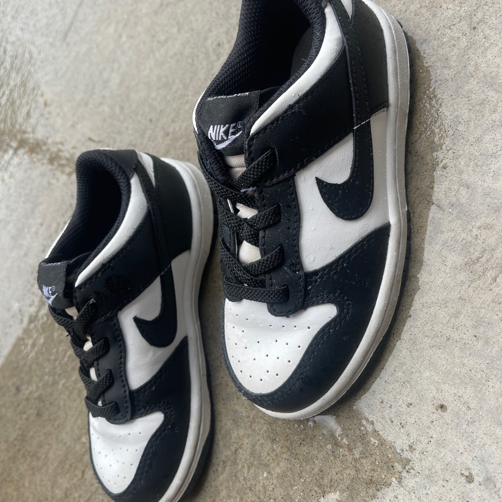 Nike Panda Dunks - Picture 2 of 8